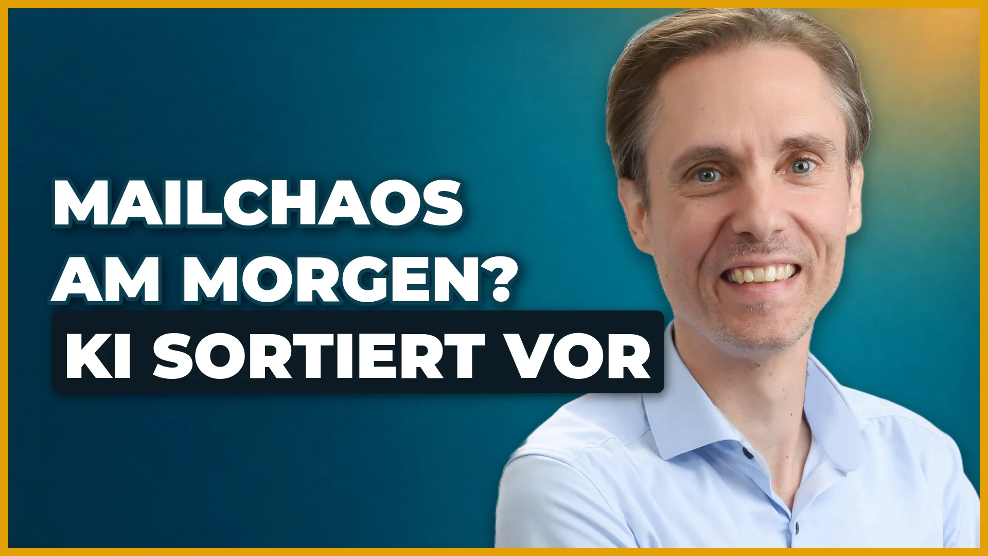 Titelbild auf Petrol mit warmem Licht, Fadi Semmo rechts, links der Schriftzug Mailchaos am Morgen und auf dunkler Box KI sortiert vor